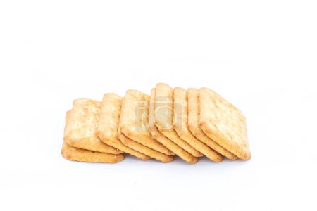 Salzige Cracker isoliert auf weißem Hintergrund mit Kopierraum