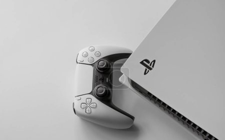 Foto de Playstation 5 and Dual Sense controller in close view, 1 Mar, 2023, Sao Paulo, Brazil. - Imagen libre de derechos