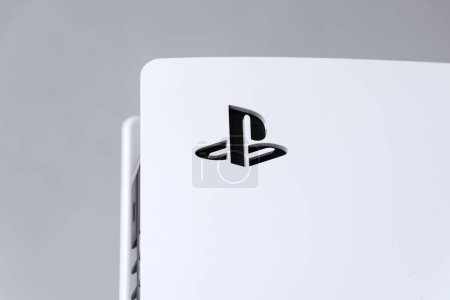 Téléchargez les photos : Playstation 5 with logo in close view, 1 Mar, 2023, Sao Paulo, Brazil. - en image libre de droit