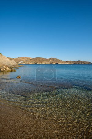 Foto de La hermosa playa turquesa de Tzamaria en Ios Grecia - Imagen libre de derechos