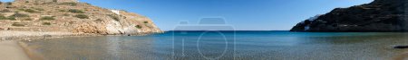 Foto de Real vista panorámica de la impresionante playa de arena turquesa de Kolitsani en Ios Cyclades Grecia - Imagen libre de derechos