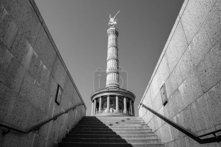 Foto de Vista de la hermosa Columna de la Victoria en Berlín Alemania - Imagen libre de derechos