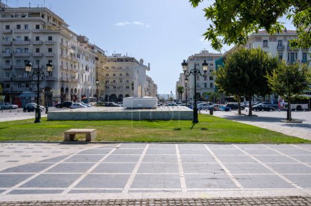 Photo for Thessaloniki, Greece - September 22, 2023 : The statue of Eleftherios Venizelos, the Greek statesman and view of the Aristotelous Square - Royalty Free Image