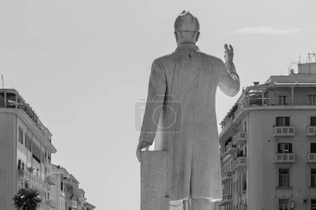 Photo for Thessaloniki, Greece - September 22, 2023 : The statue of Eleftherios Venizelos, the Greek statesman and view of the Aristotelous Square - Royalty Free Image