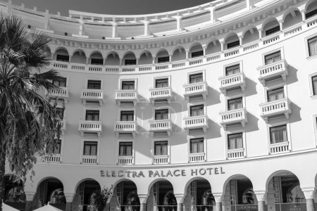 Foto de Tesalónica, Grecia - 22 de septiembre de 2023: Vista del hotel de lujo Electra Palace en el centro de Tesalónica Grecia - Imagen libre de derechos
