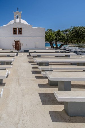 Blick auf die Kirche Agia Theodoti in Ios Griechenland, wo die Einheimischen ein jährliches Fest abhalten und die Heilige Maria feiern