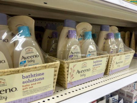 Téléchargez les photos : Seattle, WA USA - circa August 2022: Close up focus on Aveeno baby wash products for sale inside a Target retail store. - en image libre de droit