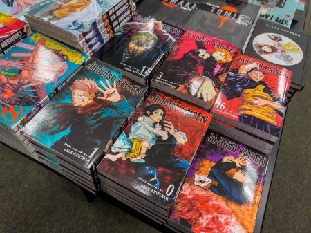 Téléchargez les photos : Woodinville, WA USA - vers novembre 2022 : Vue du manga Jujutsu Kaisen à vendre dans un magasin Barnes and Noble. - en image libre de droit