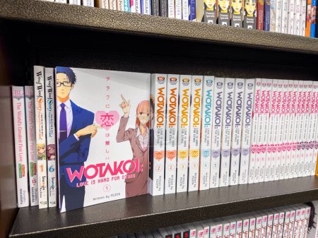 Téléchargez les photos : Woodinville, WA USA - vers novembre 2022 : Vue du manga Wotakoi à vendre dans un magasin Barnes and Noble. - en image libre de droit
