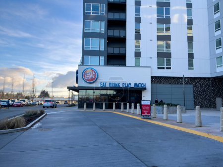 Foto de Lynnwood, WA USA - circa January 2023: Wide view of the entrance to Dave and Busters at the Alderwood Mall. - Imagen libre de derechos