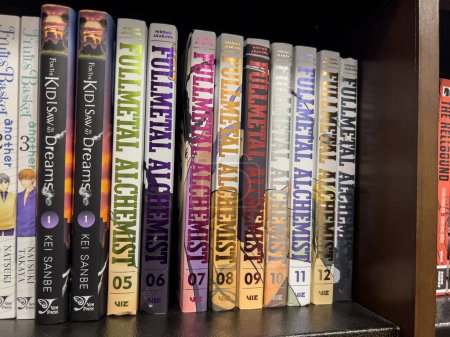 Téléchargez les photos : Woodinville, WA USA - circa December 2022: Close up view of Fullmetal Alchemist manga for sale inside a Barnes and Noble bookstore. - en image libre de droit