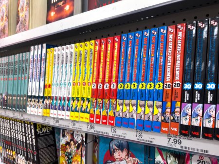 Téléchargez les photos : Lynnwood, WA USA - vers février 2023 : Focus sélectif sur le manga à vendre dans un magasin Target. - en image libre de droit