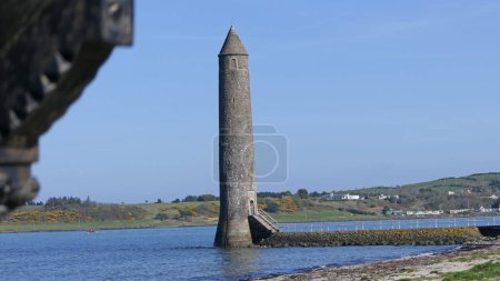 Foto de Chaine Memorial Tower Giants Pencil Larne Harbour Co Antrim Irlanda del Norte - Imagen libre de derechos