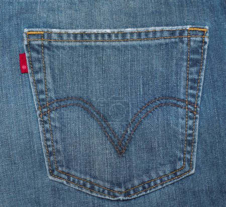 Téléchargez les photos : Ocala, Floride 2-25-2024 Levis blue jeans rare rare rare 1 sur dix 10 avec une étiquette rouge vierge montre que Levis détient des droits de marque de l'onglet lui-même, pas seulement le libellé Levis, avec Arcuate V point - en image libre de droit