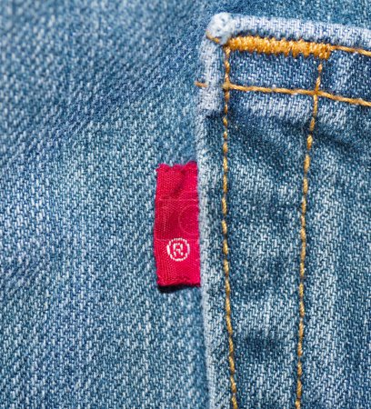 Foto de Ocala, Florida 2-25-2024 Levis blue jeans rare uncommon one 1 de cada diez 10 with a blank red tag shows that Levis owns trademark rights of the Tab itself, not just Levis wording, with Arcuate V stitch - Imagen libre de derechos