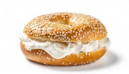 Eine köstliche hausgemachte New York Stadt jüdischen Delikatesse Stil Mohn Sesam Bagel mit Frischkäse-Sandwich bereit, isoliert auf weißem Hintergrund zu essen