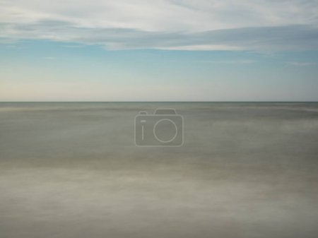 Foto de Vista minimalista del Mar Báltico, tomada con larga exposición - Imagen libre de derechos