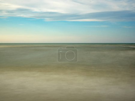 Foto de Vista minimalista del Mar Báltico, tomada con larga exposición - Imagen libre de derechos