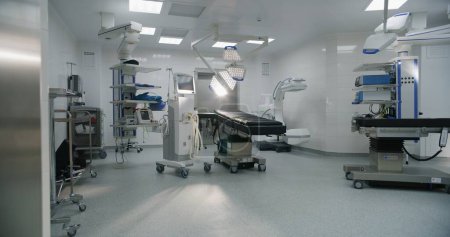Photo for Dolly shot of operating room in modern hospital with advanced equipment for surgery. Operating table, LED lamps, life support and anesthesia machine. Operation block in clinic or medical facility. - Royalty Free Image