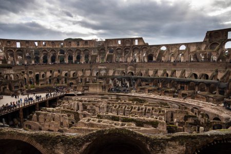Téléchargez les photos : Vue intérieure du Colisée romain, Rome - en image libre de droit