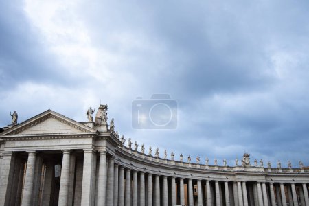 Téléchargez les photos : Colonnes de la ville du Vatican, Rome, Italie - en image libre de droit