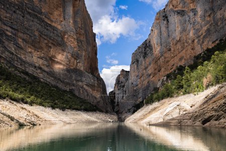 Téléchargez les photos : Congost de Mont Rebei, gorge de montagne avec rivière azur, randonnée en Aragon, Catalogne, Espagne - en image libre de droit