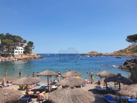 Téléchargez les photos : Cala Sa Tuna, plage près de Begur, vacances sur la Costa Brava, Espagne - en image libre de droit