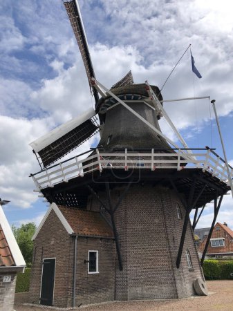 Téléchargez les photos : Magnifique moulin à vent aux Pays-Bas, Europe - en image libre de droit