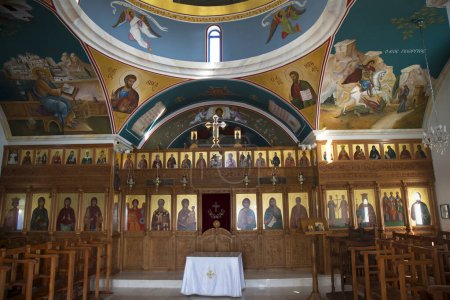Téléchargez les photos : Intérieur de l'église orthodoxe en Grèce - en image libre de droit