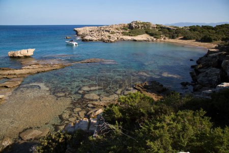Téléchargez les photos : Belle côte méditerranéenne en Grèce - en image libre de droit