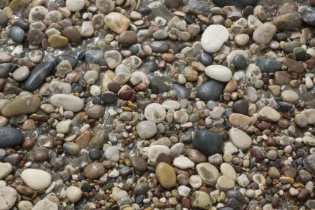 Téléchargez les photos : Fond de galets de mer sur la plage - en image libre de droit