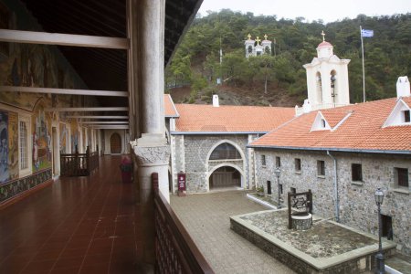 Téléchargez les photos : Belle église orthodoxe en Grèce - en image libre de droit