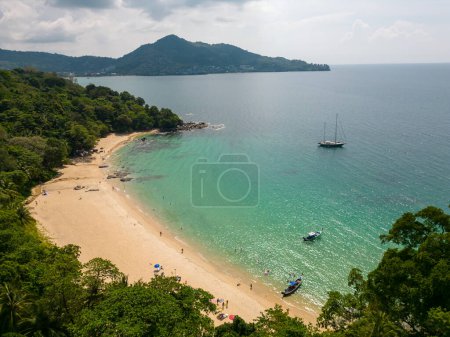Téléchargez les photos : Drone aerial view of Haad Laem Sing Beach in Phuket, Thailand. - en image libre de droit