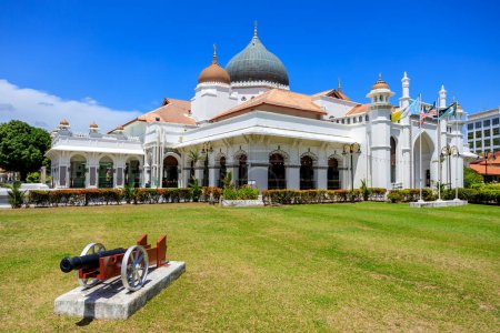 Exterior de la mezquita Masjid Kapitan Keling ubicada en Georgetown, Penang, Malasia.