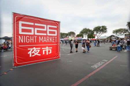 Téléchargez les photos : Costa Mesa, California, United States - 05-07-2022: A view of an establishing sign for the 626 night market. - en image libre de droit