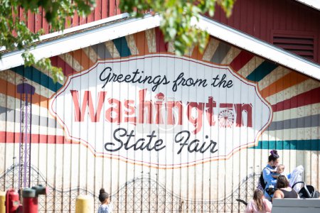 Téléchargez les photos : Puyallup, Washington, United States - 09-13-2021: A view of a welcome sign for the Washington State Fair. - en image libre de droit