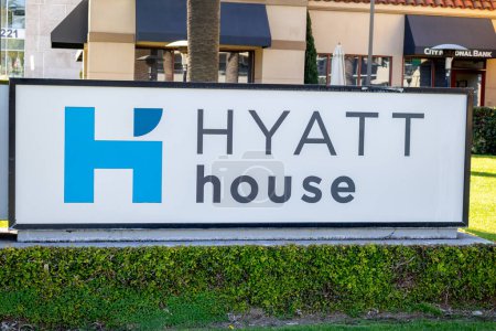 Téléchargez les photos : Los Angeles, Californie, États-Unis - 03-08-2019 : Vue d'un panneau pour l'hôtel Hyatt House. - en image libre de droit