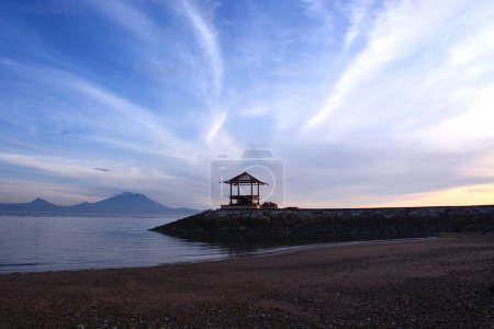Téléchargez les photos : Matin à Karang Beach, Sanur, Denpasar City, Bali Province, Indonésie - en image libre de droit