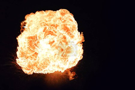 Foto de Llama de fuego explosión abstracta sobre un fondo negro - Imagen libre de derechos