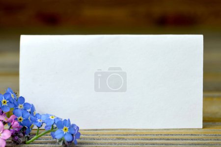 Téléchargez les photos : Carte de vœux vierge et ne m'aime pas fleurs - en image libre de droit