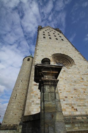Blick auf den Turm des Doms in Paderborn, Nordrhein-Westfalen, Deutschland,