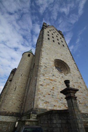 Blick auf den Turm des Doms in Paderborn, Nordrhein-Westfalen, Deutschland,