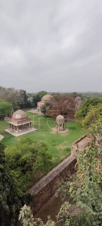 Foto de Delhi, India - 05 de marzo 2024: Hauz Khas Fort, Vista aérea - Imagen libre de derechos