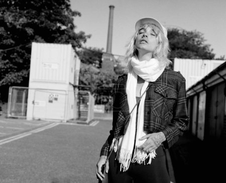 Téléchargez les photos : Analog portrait of alternative female model posing in London street. Image made with a medium format film camera. Monochrome. - en image libre de droit