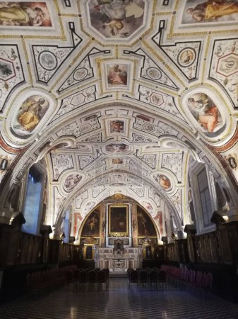 Téléchargez les photos : NAPLES, ITALIE, 16 MARS 2024 : la célèbre chapelle Vasari dans l'église Sant Anna dei Lombardi - en image libre de droit