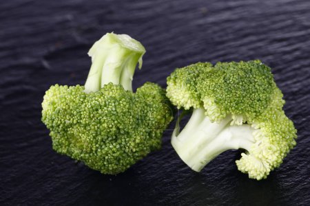 Aislamiento aislado de brócoli en el SLATE negro