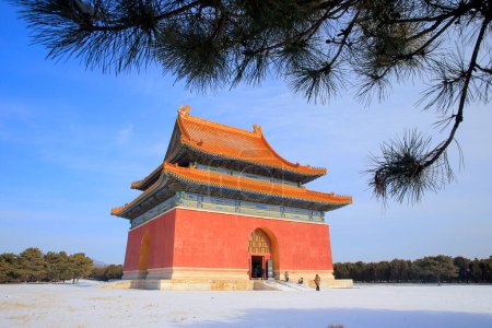 Téléchargez les photos : Architecture ancienne en Chine, Qing Dongling, il neige - en image libre de droit