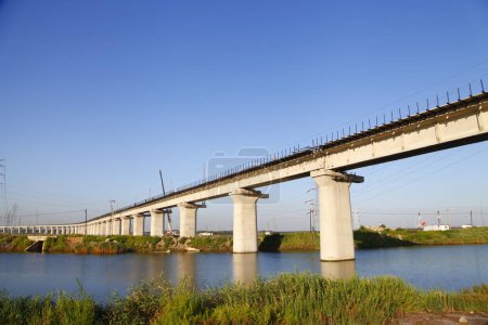 Estructura de hormigón puente elevado