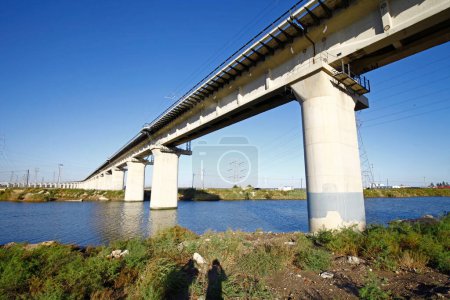 Estructura de hormigón puente elevado