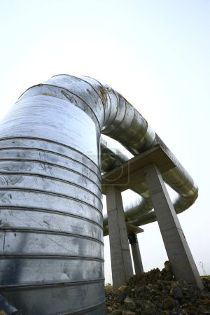 Téléchargez les photos : Équipement de pipeline industriel de l'usine - en image libre de droit